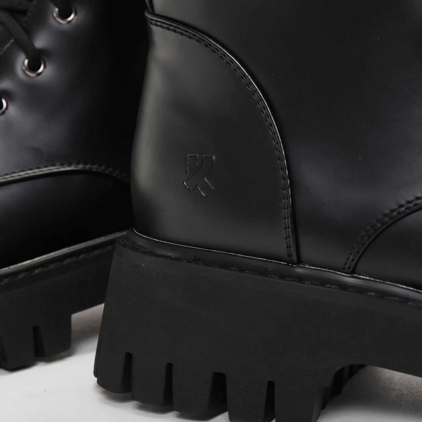 KOI footwear Gimli Men'S Black Square Toe Lace Up Boots<Men'S Black Boots